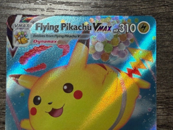 POKEMON FULL ART FLYING PIKACHU VMAX 007/025 ULTRA RARE + DARKRAI SLEEVE LP-NM - Image 2