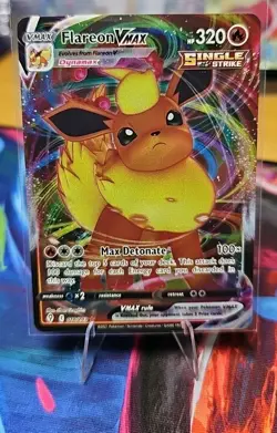 Pokemon TCG Flareon VMAX Full Art Ultra Rare Holo Card 018/203. NM. - Image 1