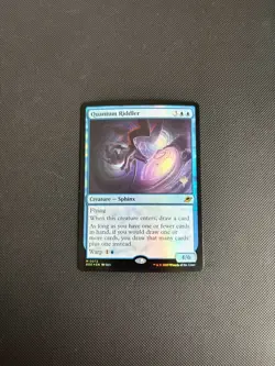 QUANTUM RIDDLER (FOIL- PROMO STAMP) - LP - EOE - Magic: The Gathering - Image 1