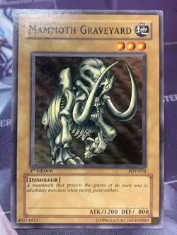 Mammoth Graveyard SDY-010 Starter Deck: Yugi 1st Edition - Image 1