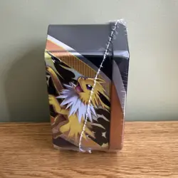 Pokemon TCG: Eevee Evolutions Tin - Jolteon V - New Factory Sealed - Image 4