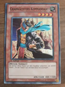 Yu-Gi-Oh! SDMA-DE017 Grabwachters Kommandant Common NM 1st Ed - Image 1