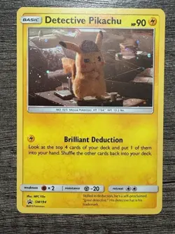 POKEMON CARD HOLO DETECTIVE PIKACHU SM194 PROMO 2019 LP + NEW DARKRAI SLEEVE - Image 1