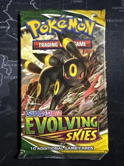 Pokemon TCG Sword & Shield Evolving Skies Booster Pack - Image 1
