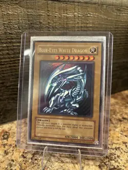 Yu-Gi-Oh! TCG Blue-Eyes White Dragon Kaiba SDK-001 Unlimited Ultra Rare - Image 1