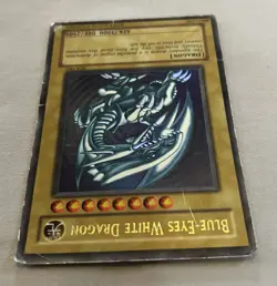 Blue-Eyes White Dragon Yu-Gi-Oh Card 1996 SDK-001 Low Grade Kazuki Takahashi - Image 3