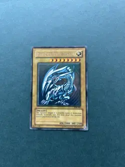Yu-Gi-Oh! TCG Blue-Eyes White Dragon SDK-001 Unlimited Ultra Rare, LP/MP - Image 1