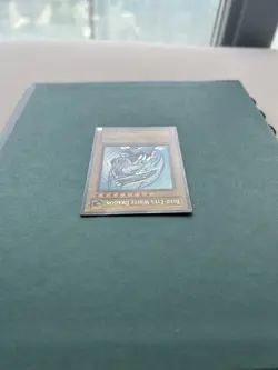 Yu-Gi-Oh! TCG Blue-Eyes White Dragon SDK-001 Unlimited Ultra Rare, LP/MP - Image 3