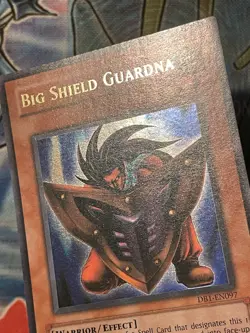 Big Shield Gardna DB1-EN097 Ultra Rare Dark Beginning 1 LP Yugioh - Image 4