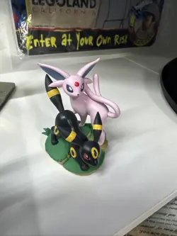Pokemon Prismatic Evolutions Premium Collection Espeon & Umbreon Mini Figure - Image 1