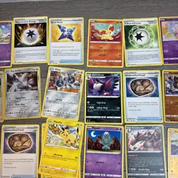 450+ Lot Of Pokemon Cards Bulk Lot. Not Graded. 2020, 2021, And 2022 - Image 3