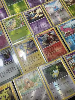 (30) Pokemon Cards Lot WOTC Vtg Holo STAMPED REVERSE Raikou Entei Meowstic - Image 5