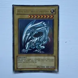 YUGIOH Ultra Rare Blue-Eyes White Dragon SDK-E001 - HP/Damaged - Image 1