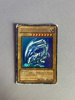 Blue Eyes White Dragon Ultra Rare SDK-001 card, 1st Edition, Yu-Gi-Oh TCG. - Image 1