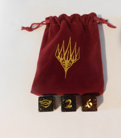 Magic the Gathering Lord of the Rings 3 Amber Colored D6 Dice &Velvet Pouch - Image 1