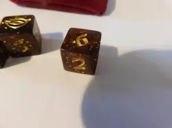 Magic the Gathering Lord of the Rings 3 Amber Colored D6 Dice &Velvet Pouch - Image 2