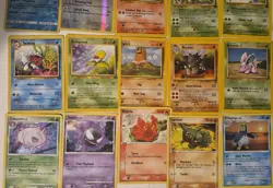 Pokemon TCG - Vintage Lot Of 30 Cards - Team Rocket - Jungle - Fossil - Neo - Image 3