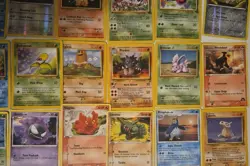 Pokemon TCG - Vintage Lot Of 30 Cards - Team Rocket - Jungle - Fossil - Neo - Image 4