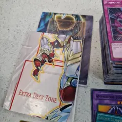 1996 Yu-Gi-Oh! Trading Card Lot with rulebook and deck zone x2 Over 200 Cards - Image 5