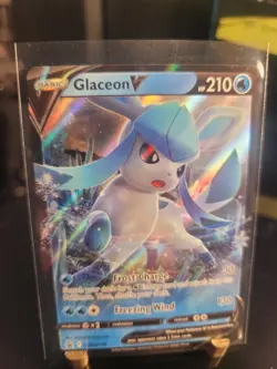 Glaceon V SWSH196 SWSH: Sword & Shield Promo Cards Holo - Image 1