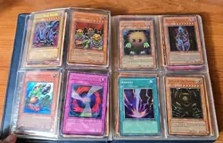Vintage Yu-Gi-Oh Binder! All Holos! Please Read Description (HP-DMG) - Image 3