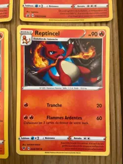 Lot de 5 Cartes Pokemon Type Feu - Goupix, Pyrobut, Dracaufeu, Reptincel - Image 2