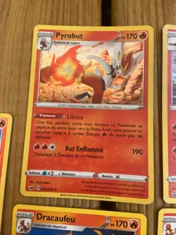 Lot de 5 Cartes Pokemon Type Feu - Goupix, Pyrobut, Dracaufeu, Reptincel - Image 4