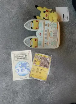 Pikachu At The Museum Pokemon Centre Plushie X Pikachu At The Museum Jumbo Card - Image 1
