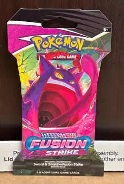Pokemon TCG: Sword & Shield-Fusion Strike Sleeved Booster Pack - 10 Cards 820650809163 - Image 1
