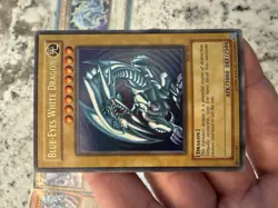 Yu-Gi-Oh! Blue-Eyes White Dragon Bundle, SDK-001, BLMM, JMP + 3x Booster packs - Image 3