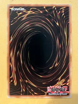 Yu-gi-oh Dark Magician LC01-EN005 25th Quarter Century Secret Rare Mint - Image 2