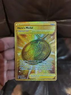 Hero’s Medal Gold 201/165 Pokemon TCG Vivid Voltage, Sword & Shield NM - Image 1