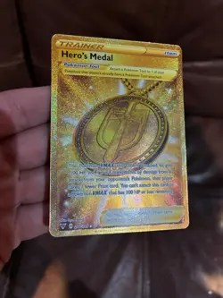 Hero’s Medal Gold 201/165 Pokemon TCG Vivid Voltage, Sword & Shield NM - Image 2