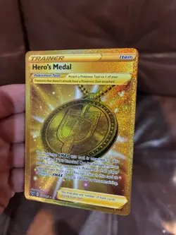 Hero’s Medal Gold 201/165 Pokemon TCG Vivid Voltage, Sword & Shield NM - Image 3