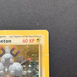 Pokemon TCG Card - Magneton 9/102 Base Set Holo 1st Edition German Poor - Image 5
