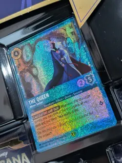 Disney Lorcana First Chapter Collector Set Queen Glimmer Foil Promo, New/Sealed 4050368981752 - Image 4