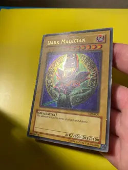 YUGIOH! Dark Magician LOB-005 Ultra Rare Unlimited LP ORIGINAL 2002 PRINT - Image 2