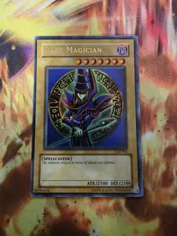 YUGIOH! Dark Magician LOB-005 Ultra Rare Unlimited LP ORIGINAL 2002 PRINT - Image 1
