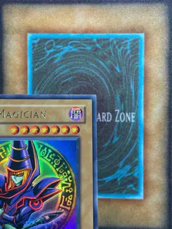 Yugioh Dark Magician LOB-005 Ultra Rare 1ST EDITION GLOSSY PRINT LP - Image 3