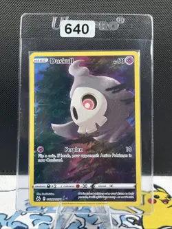 2023 POKEMON DUSKULL #GG28 CROWN ZENITH GALARIAN GALLERY FULL ART (640) - Image 1