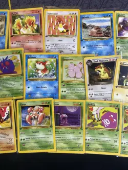 Pokemon 19 Card Lot 1st Edition WOTC VINTAGE JG/FOSSIL/ROCKET/NEO LP - Image 3