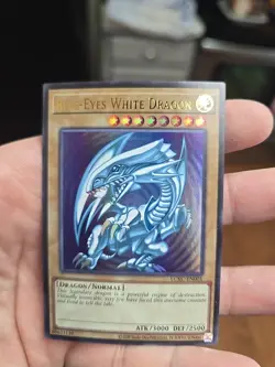 Blue-Eyes White Dragon LCKC-EN001 Super Rare Unlimited LP Yugioh Card - Image 1