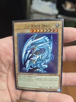 Blue-Eyes White Dragon LCKC-EN001 Super Rare Unlimited LP Yugioh Card - Image 2