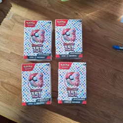 4 x Pokemon BOOSTERBUNDLE Karmesin & Purpur 151 NEU & OVP a 6 x Boosterpacks 820650455629 - Image 1