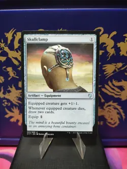 MTG - Skullclamp 222/309 Commander 2017 Regular - LP - Magic The Gathering - Image 1