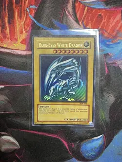 Yu-Gi-Oh Blue-Eyes White Dragon SDK-001 Ultra Rare Unlimited MP - Image 1