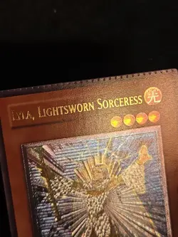 *Misprint* Lyla, Lightsworn Sorceress - LODT-EN019 - Ultimate Rare Crimped - Image 2