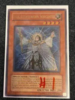 *Misprint* Lyla, Lightsworn Sorceress - LODT-EN019 - Ultimate Rare Crimped - Image 3