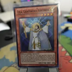 1x (NM) Lyla, Lightsworn Sorceress - BPW2-EN022 - Super Rare - 1st Edition - Image 1