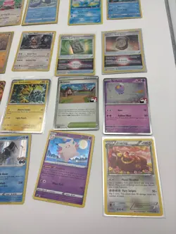 Pokemon Cards 19 Holos Lot - See pictures - Condition varies - Image 4
